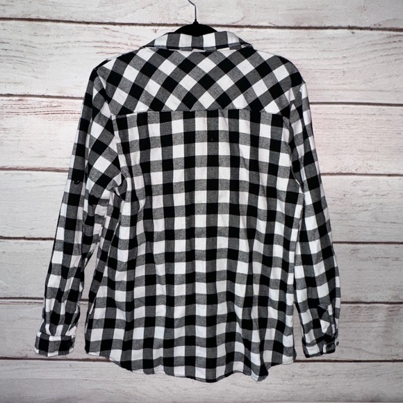 Zeagoo Black & White Buffalo Plaid Shirt
Size: Medium Warm Office School - Picture 8 of 8